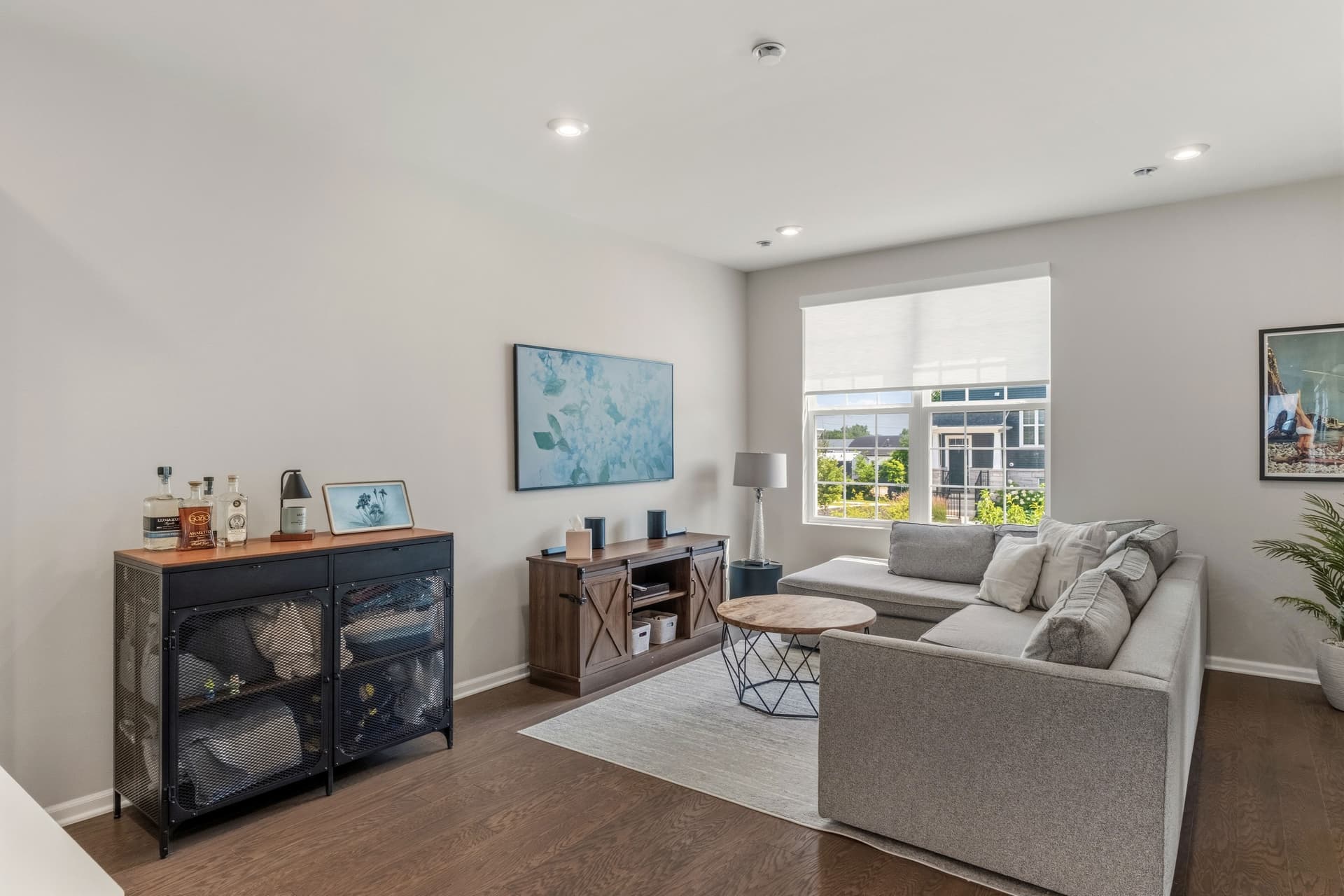 212 S Sydney 2nd Floor Living Room  1.jpg