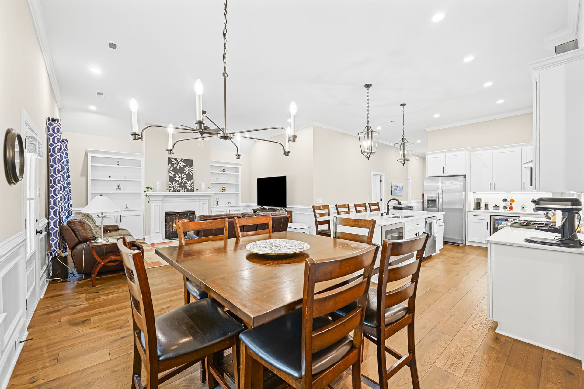 12-web-or-mls-1014 Cedar Crest Ln (8 of 46).jpg