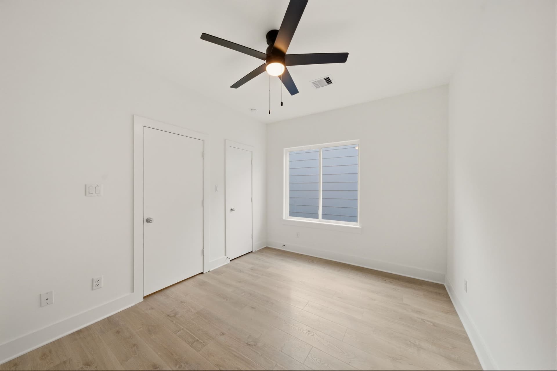 20-web-or-mls-019_1512 Barbee St HDR-113.jpg