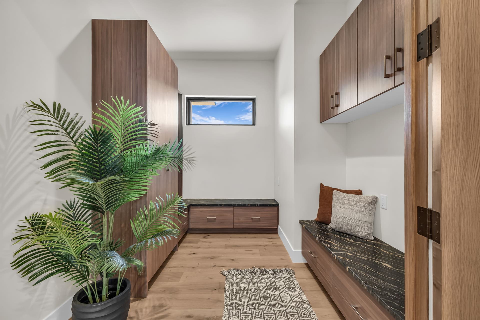 12-web-or-mls-1092-trailridge-dr.jpg