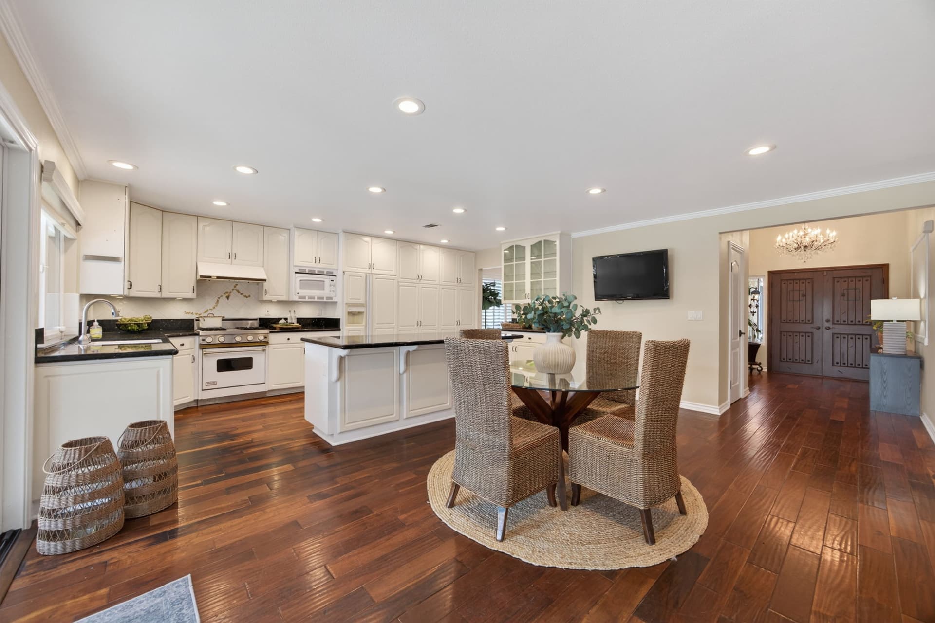 14-web-or-mls-Upmarket_Media-2247West049.jpg