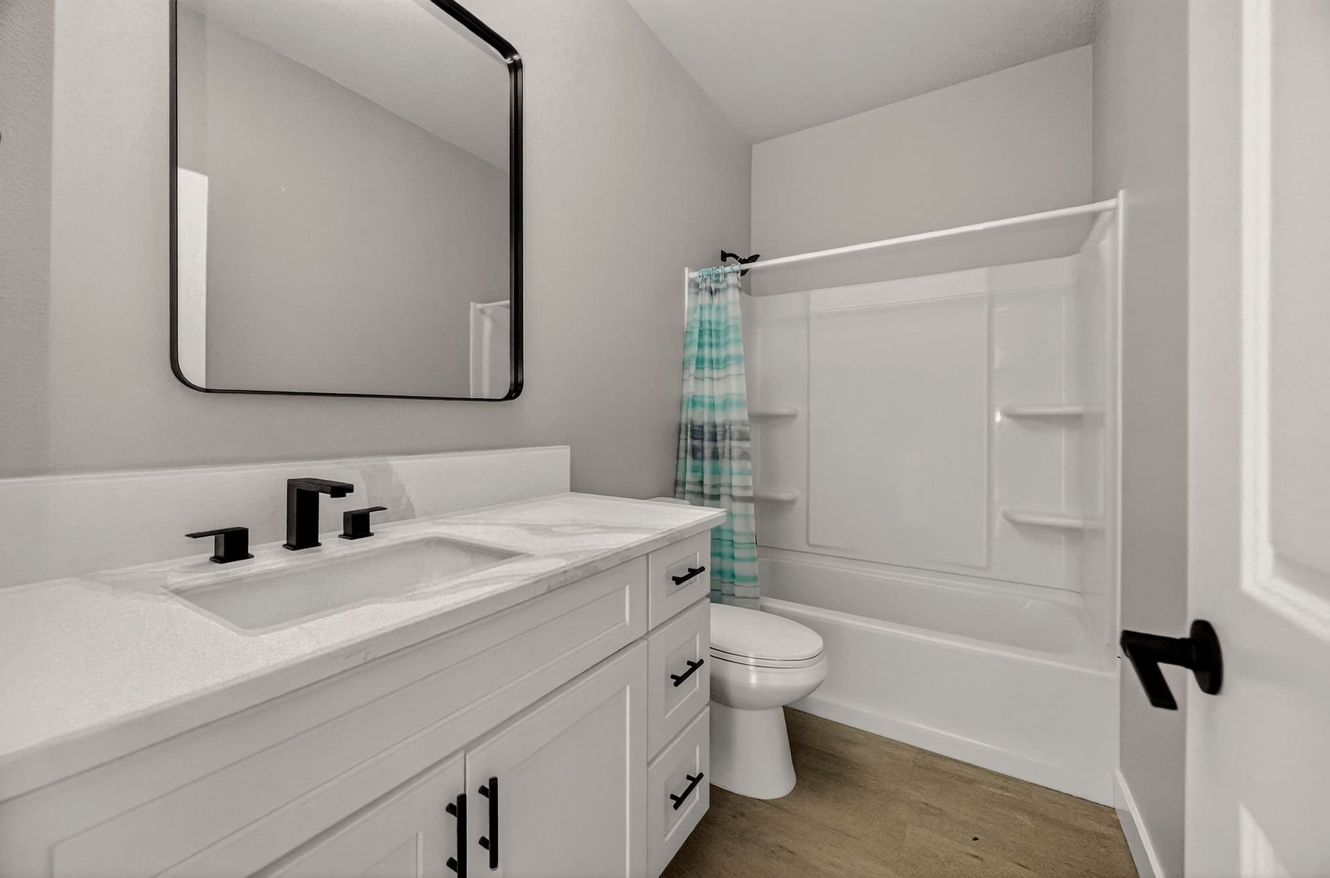 14205 Norwich Cir - 026 (Photos).jpg