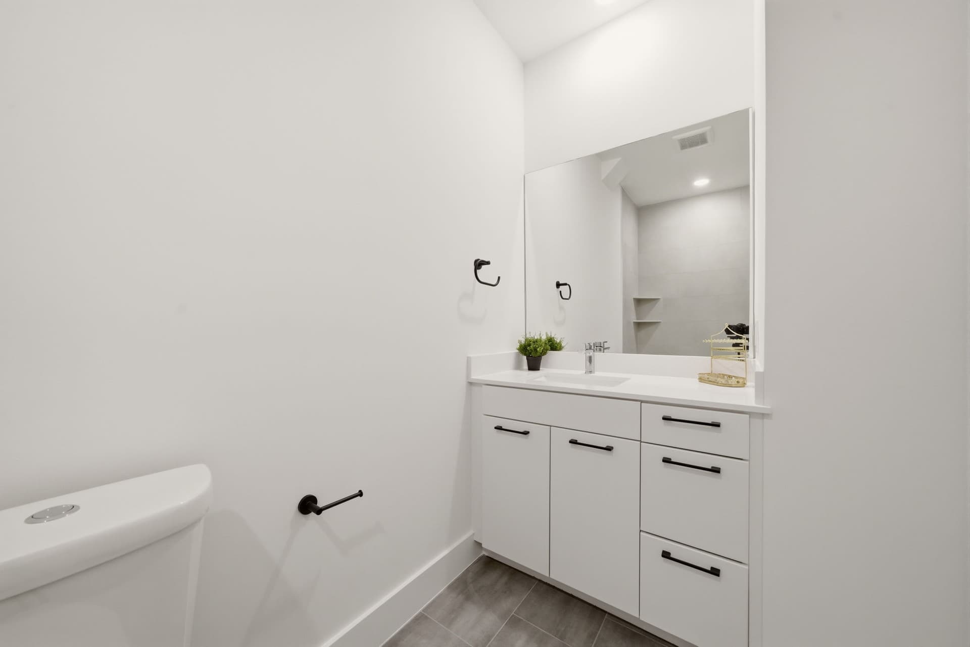 34-web-or-mls-033_1512 Barbee St HDR-119.jpg