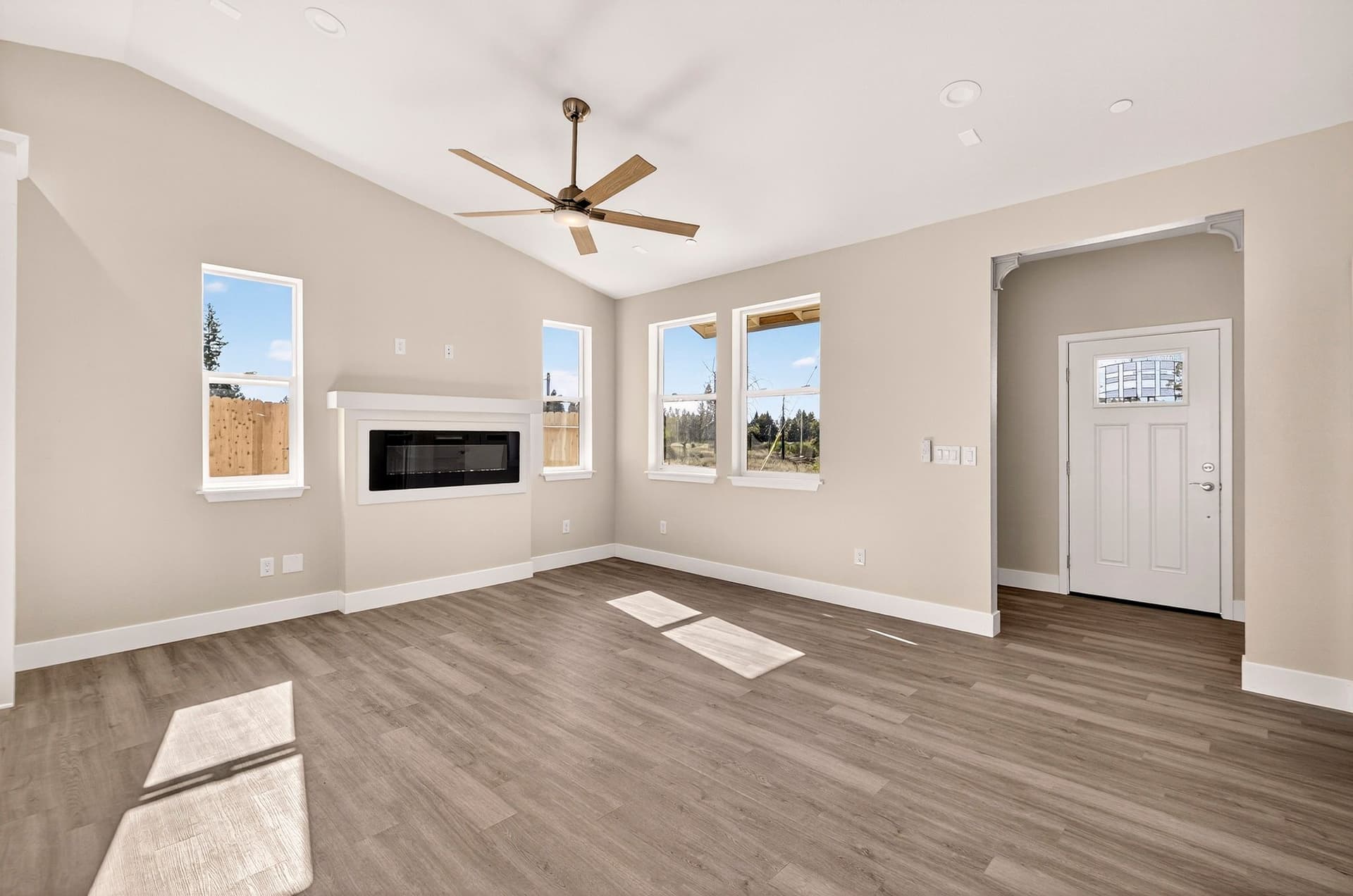 14197 Elmira Cir - 012(Photos).jpg