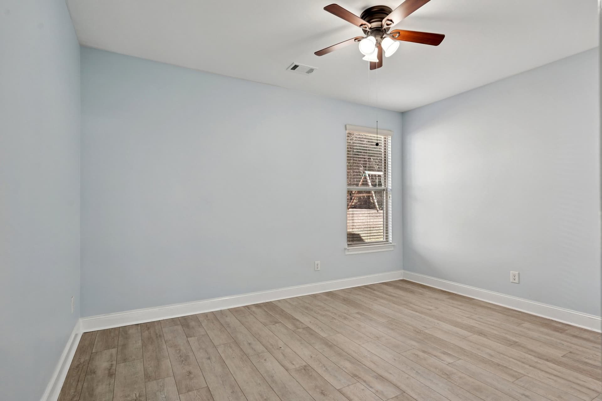 33-web-or-mls-Breckinridge Ln-S2503-033.jpg