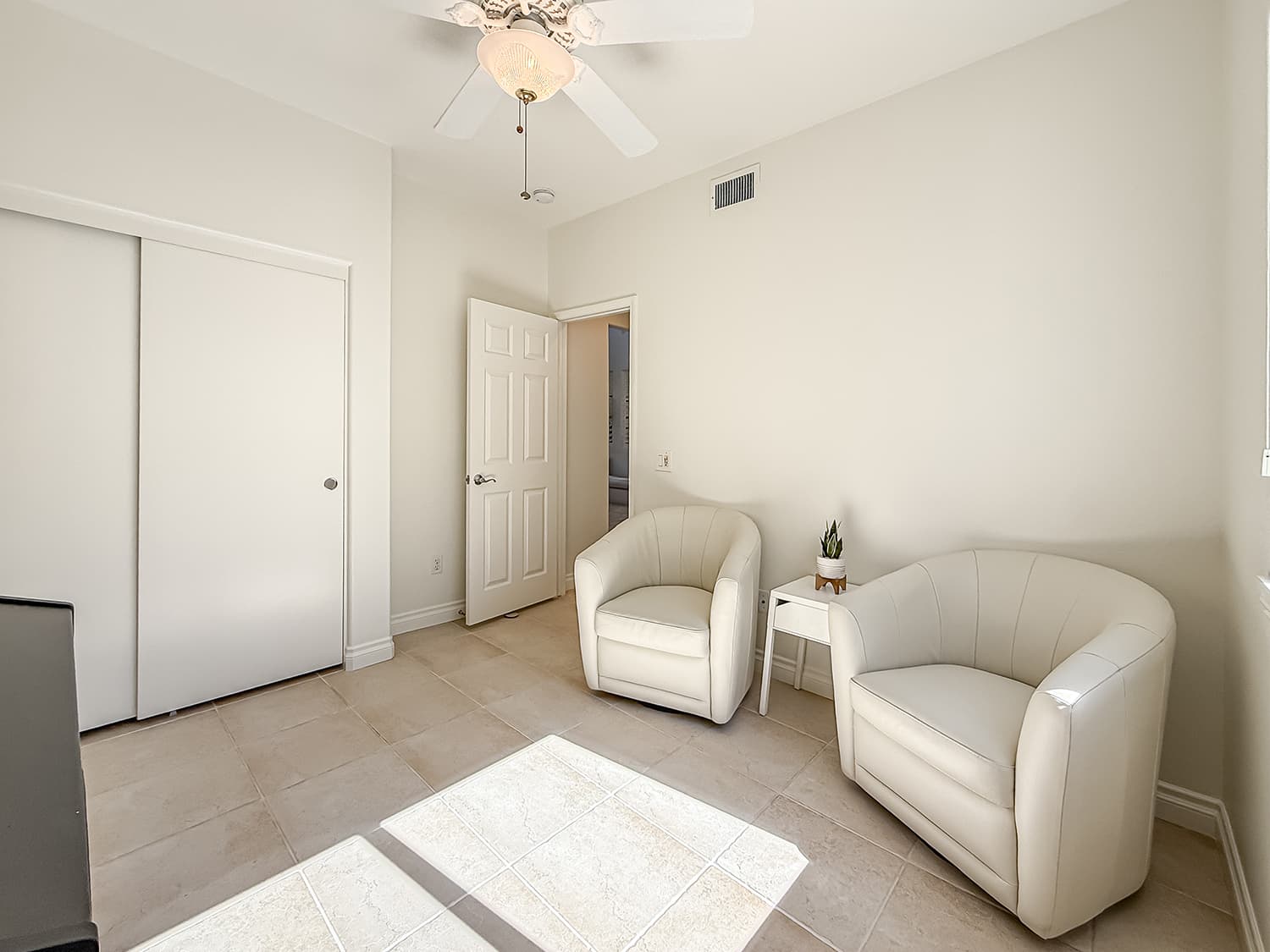 dGuest Bedroom1 Bath and Laundry3.jpg