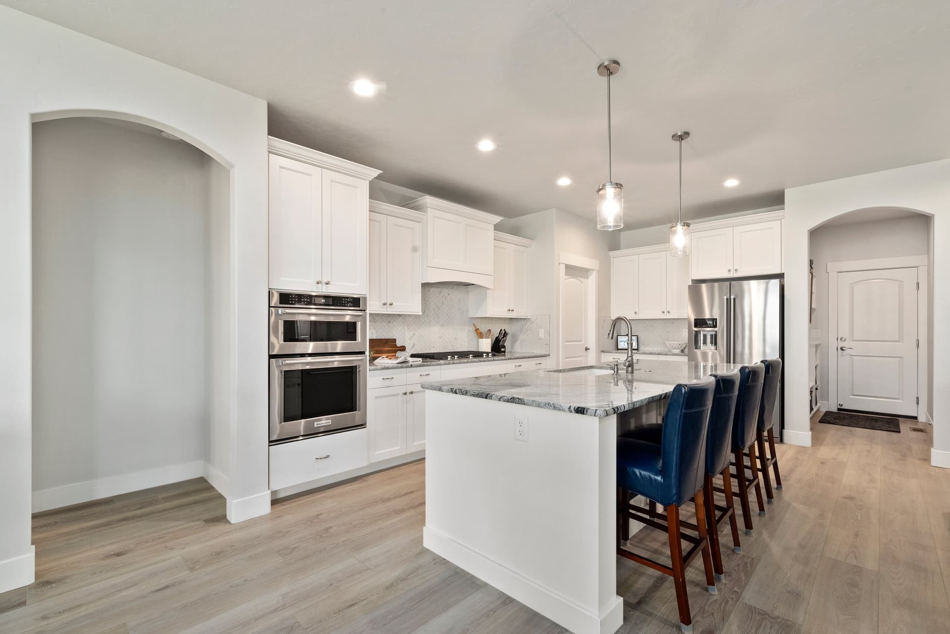 06-3385 N. Roseland Way_005.jpg