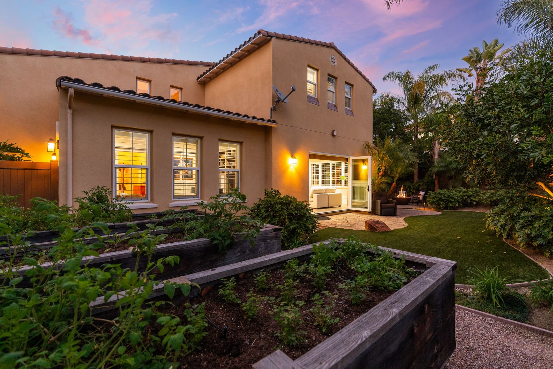A9M_019_817 Dolphin Cir.jpg