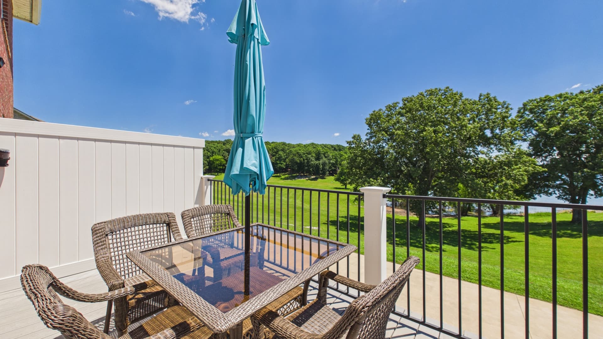 009_Balcony.jpg