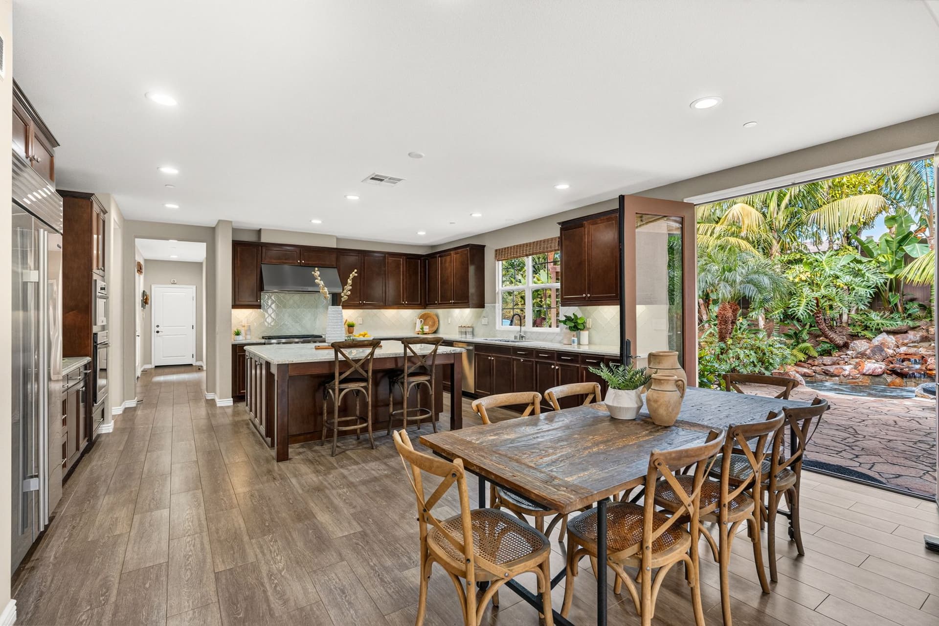 A9M_041_817 Dolphin Cir.jpg