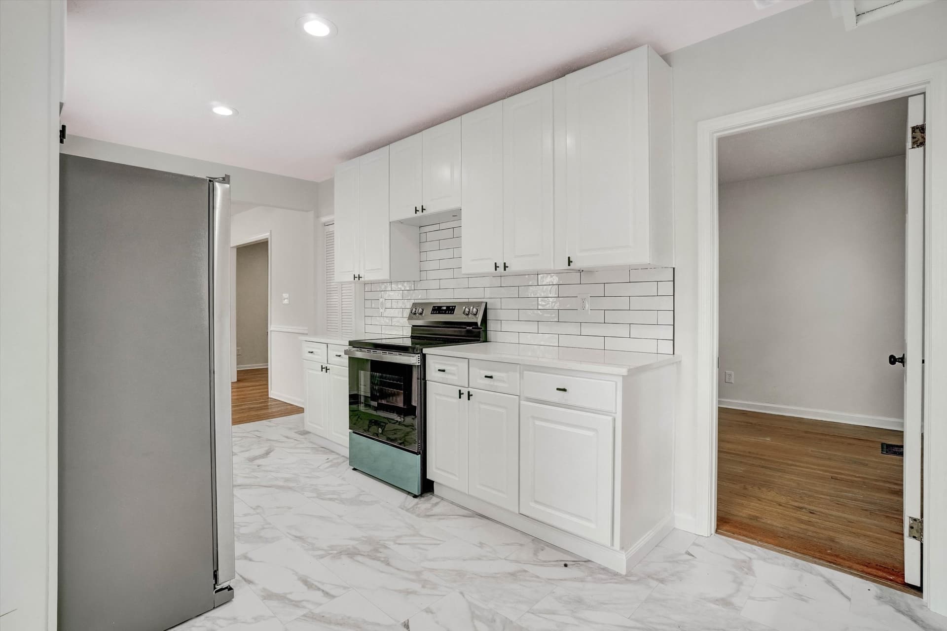 15-788 Richard Street NE-15.jpg
