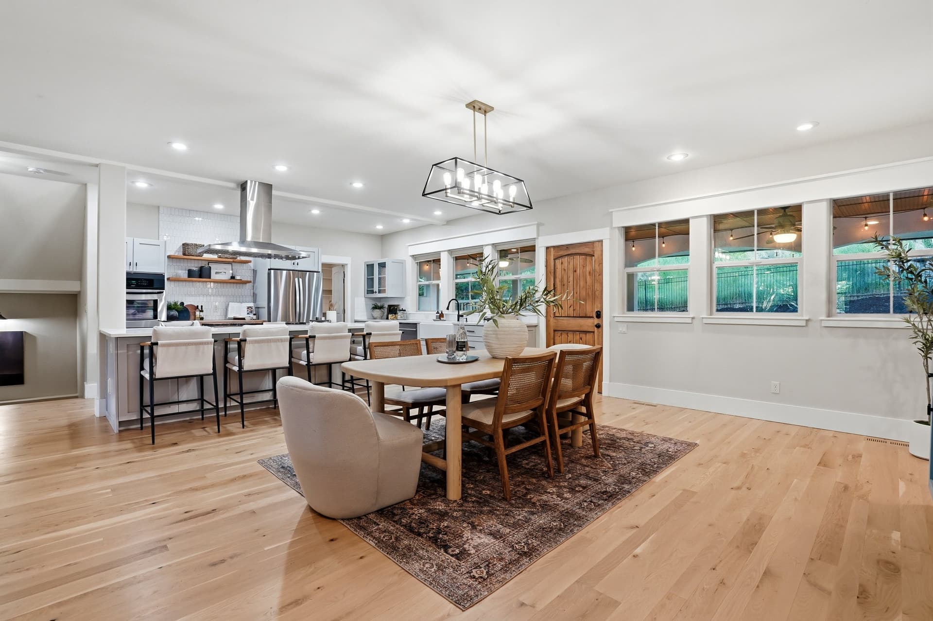 kitchen dining 2.jpg