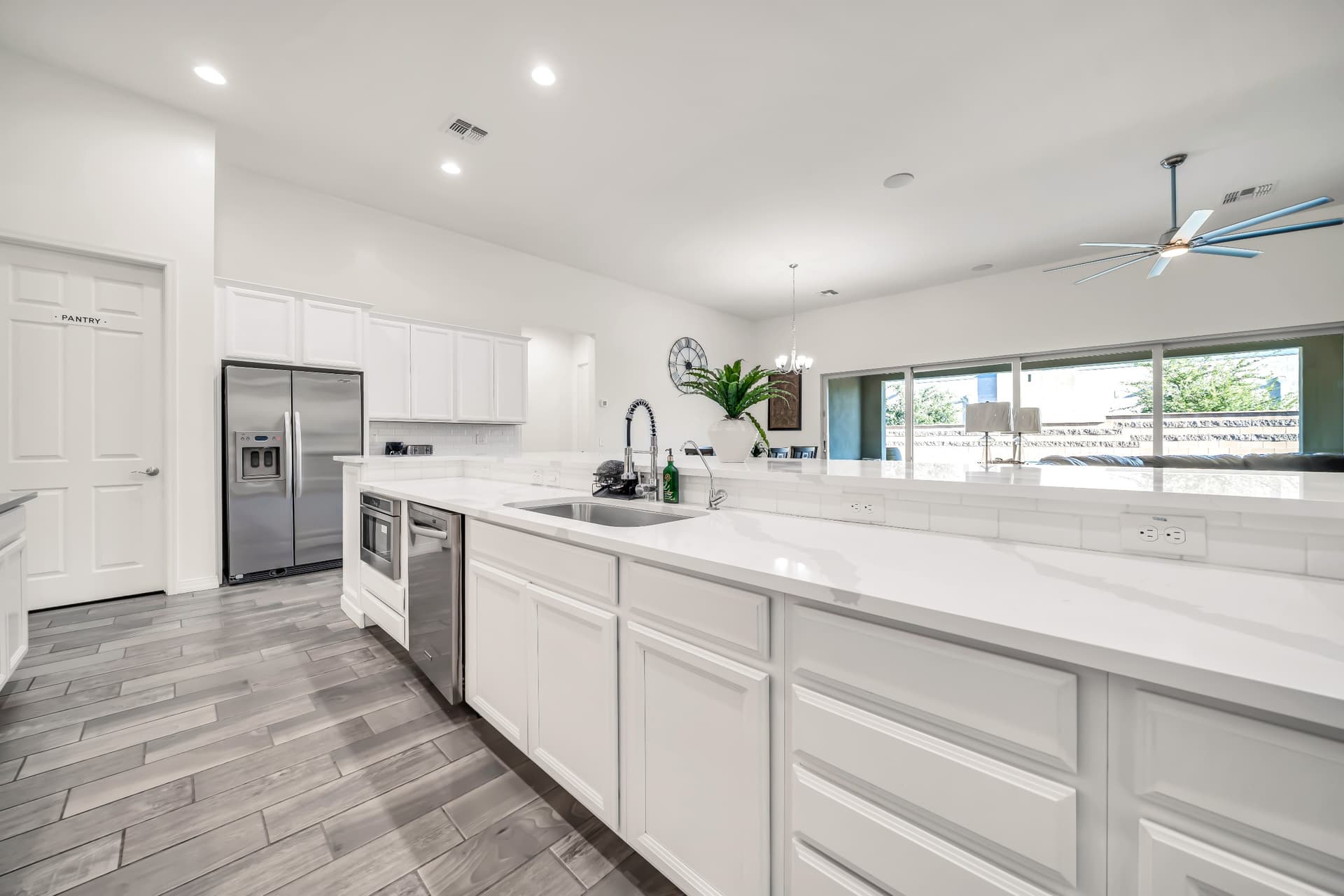 13851 Blossom way-16.jpg