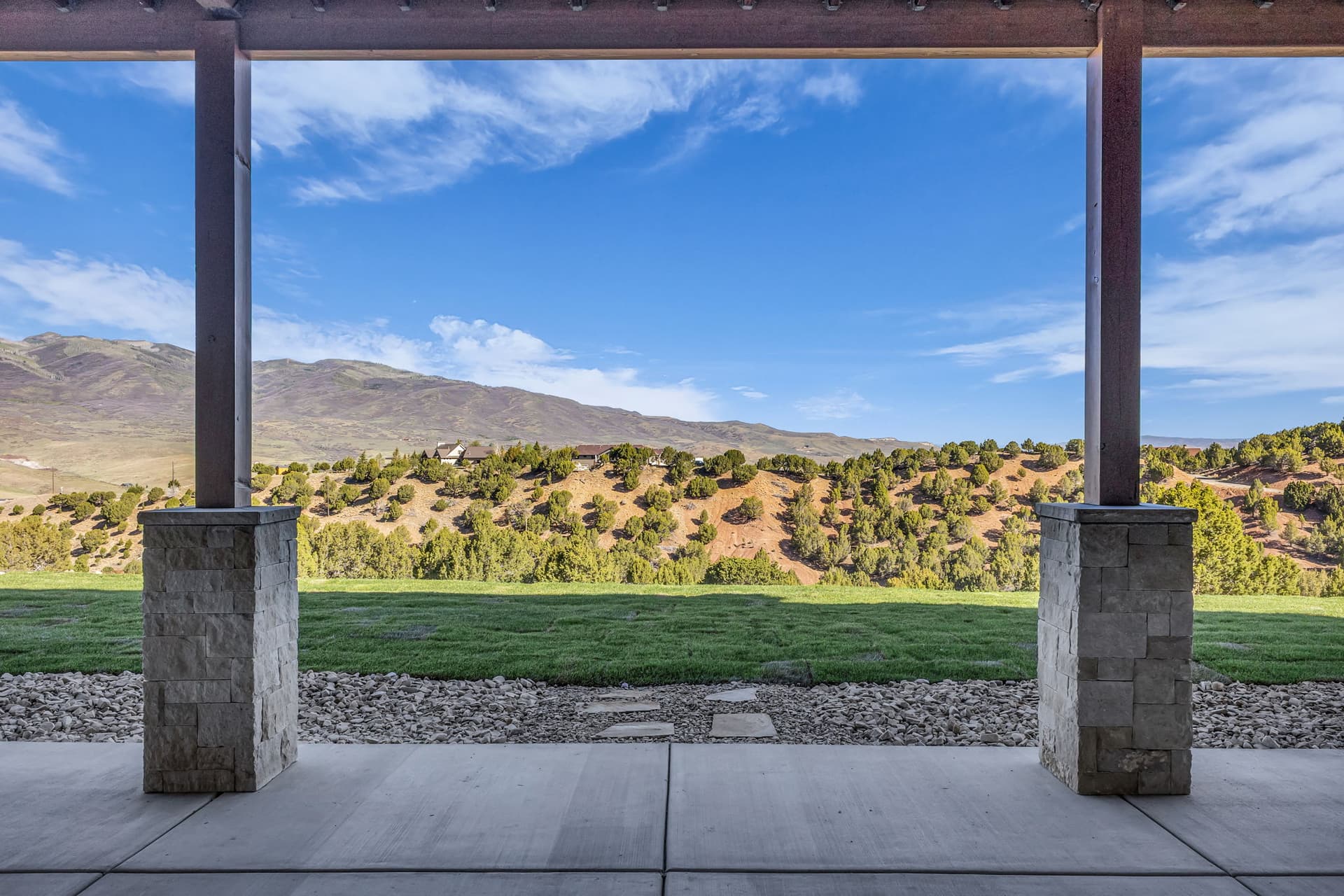 48-web-or-mls-1092-trailridge-dr.jpg