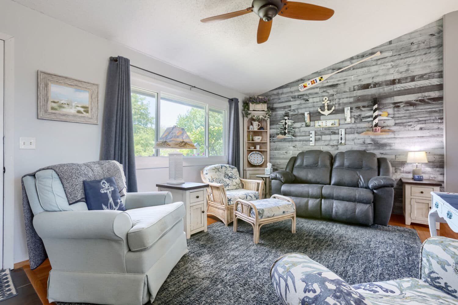12255 Magnolia St - Web Quality - 007 - 04 Living Room.jpg