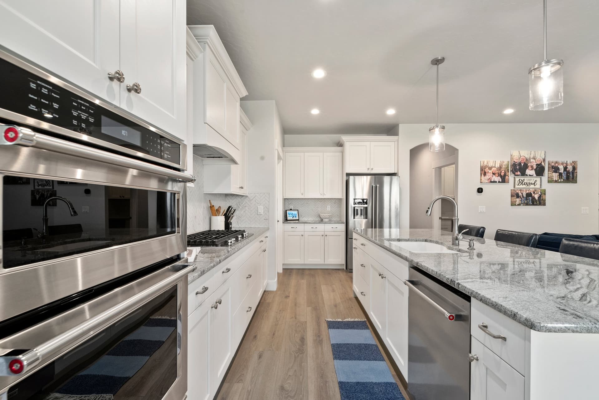 08-3385 N. Roseland Way_007.jpg