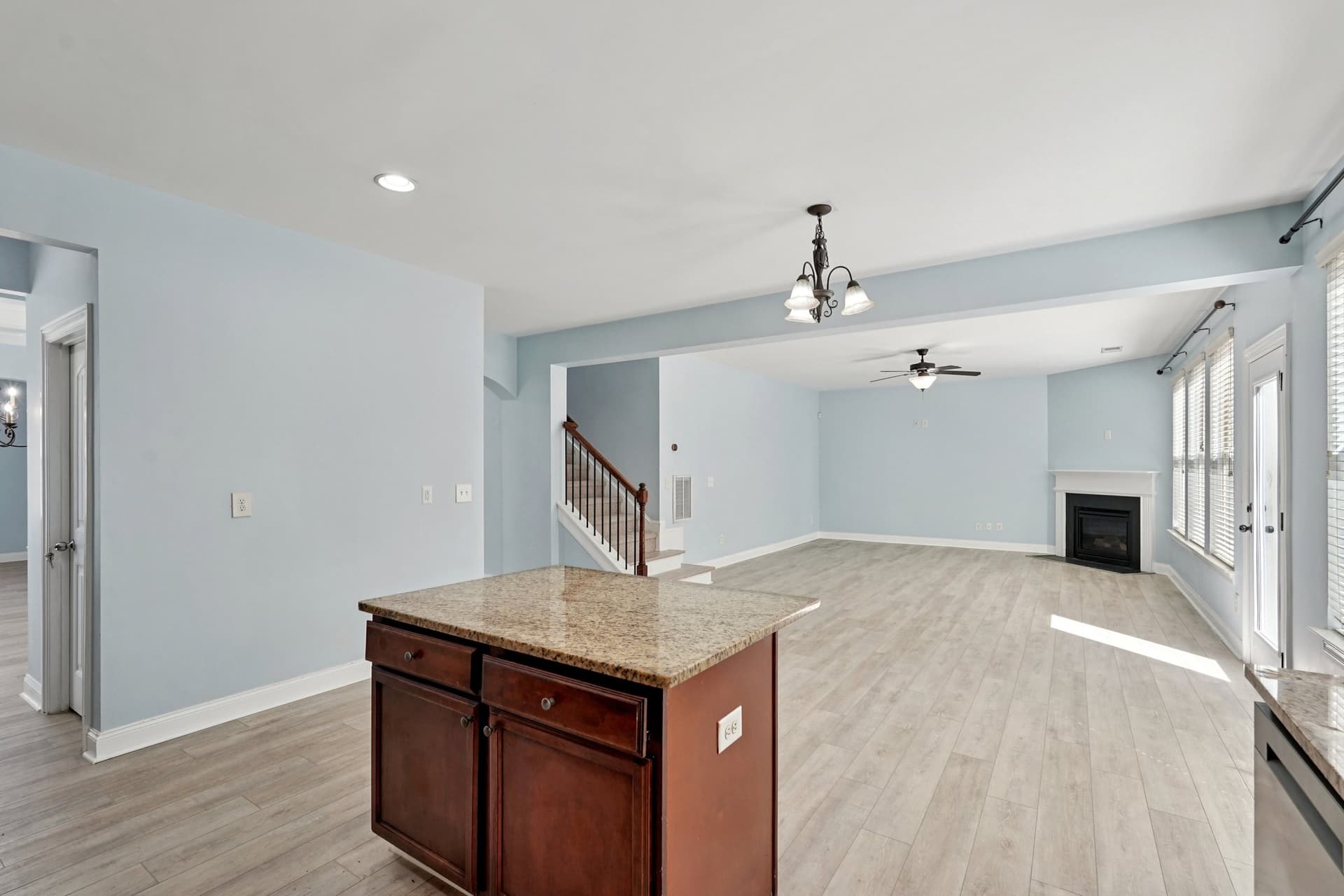 19-web-or-mls-Breckinridge Ln-S2503-019.jpg