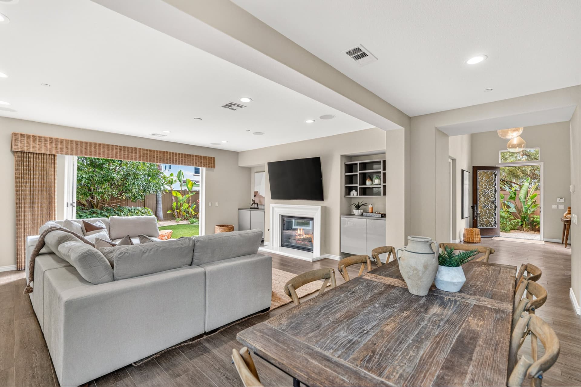 A9M_053_817 Dolphin Cir.jpg