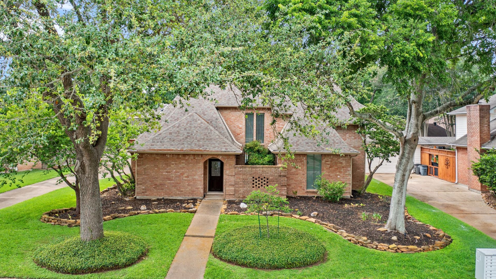 1402 Bittersweet Dr Richmond TX 1.jpg