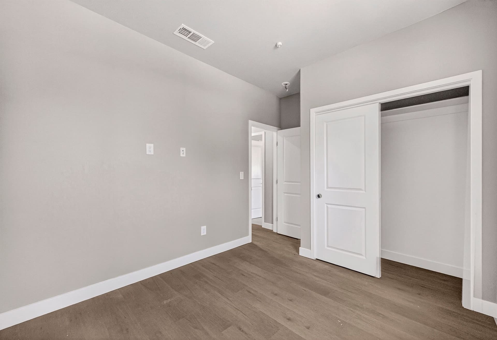 14205 Norwich Cir - 025 (Photos).jpg