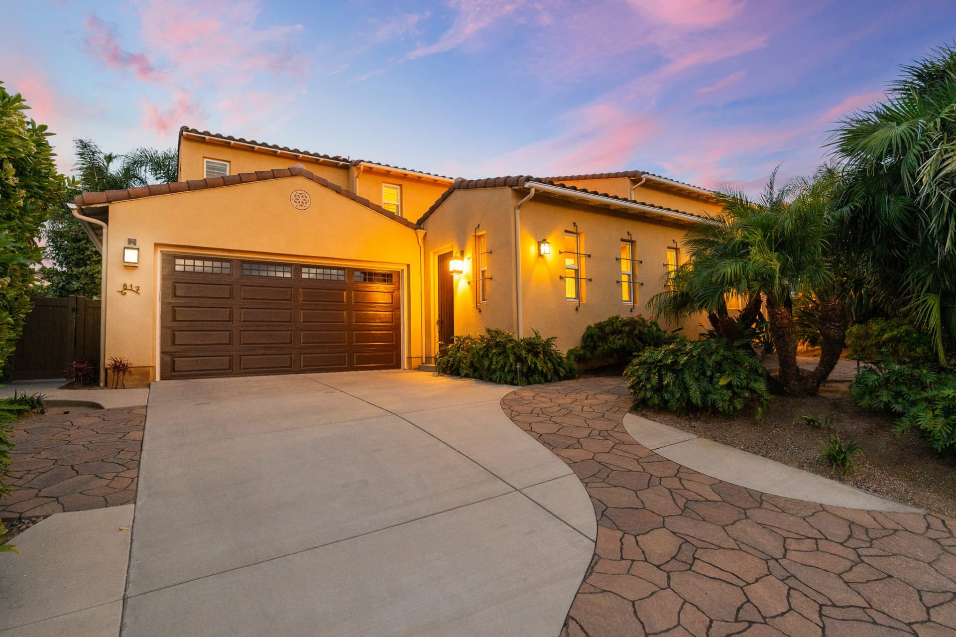 A9M_002_817 Dolphin Cir.jpg