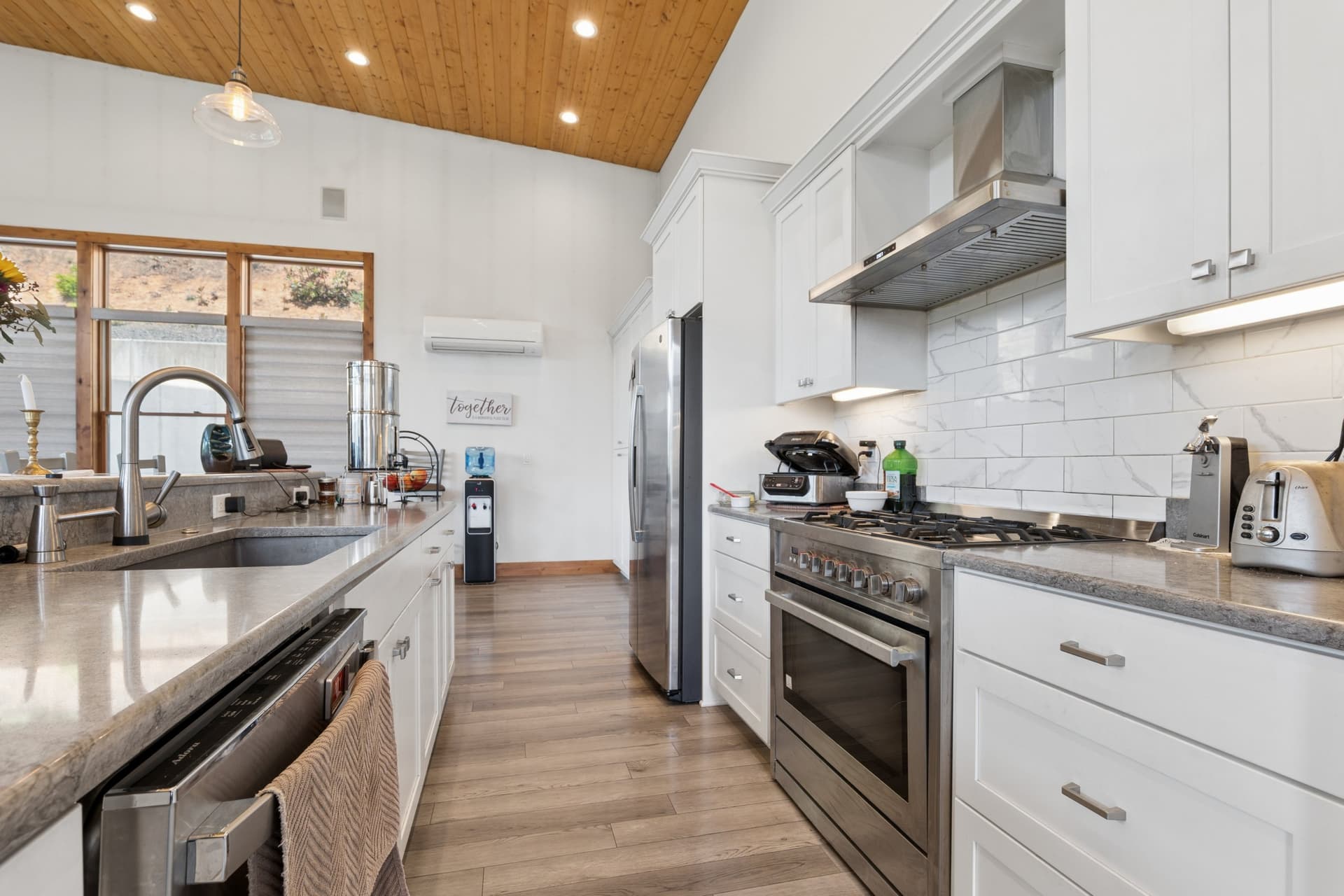 5795 Hubbard Cr Rd - INT-4.JPG