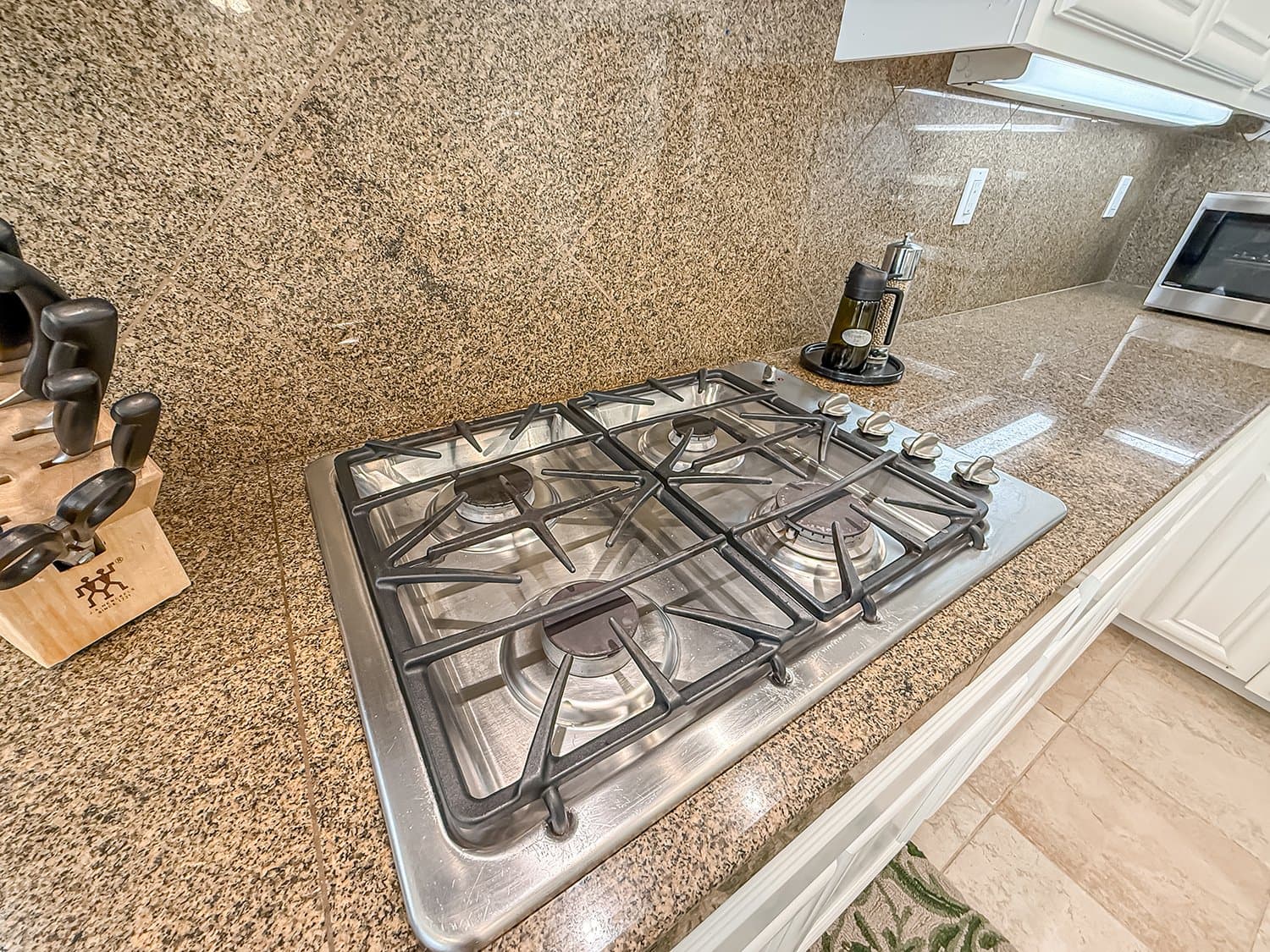 cFamily and Kitchen10.jpg