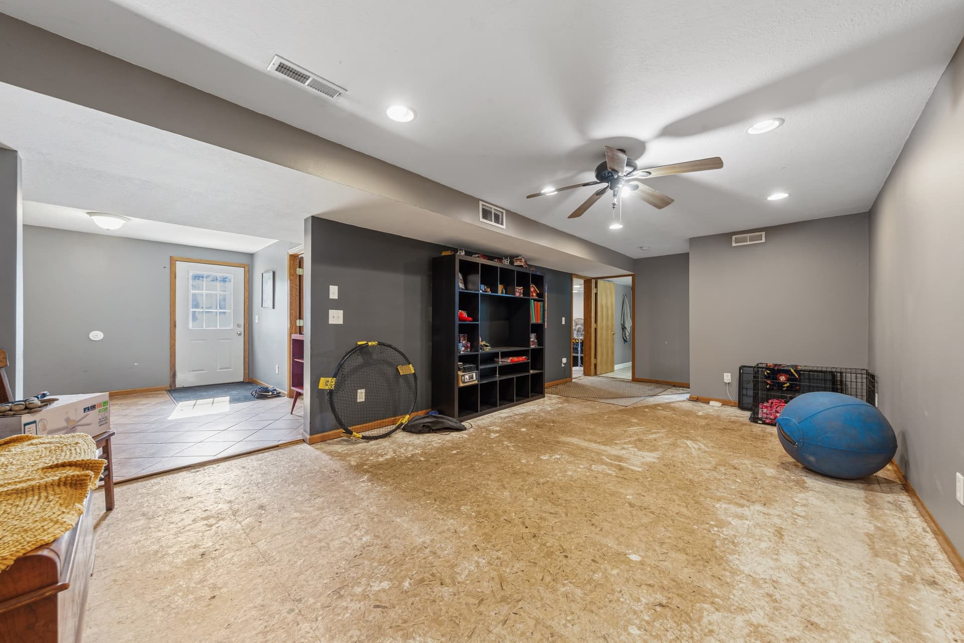 37 Family room_lower.jpg