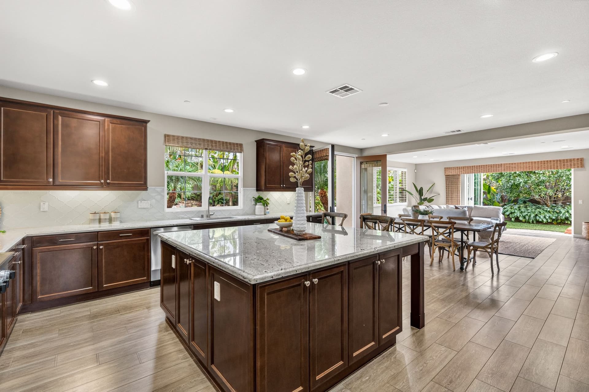 A9M_048_817 Dolphin Cir.jpg