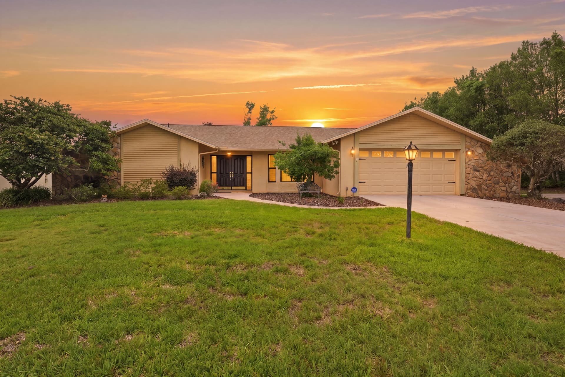 1-web-or-mls-015_P1147841_twilight_65669d0b.jpg
