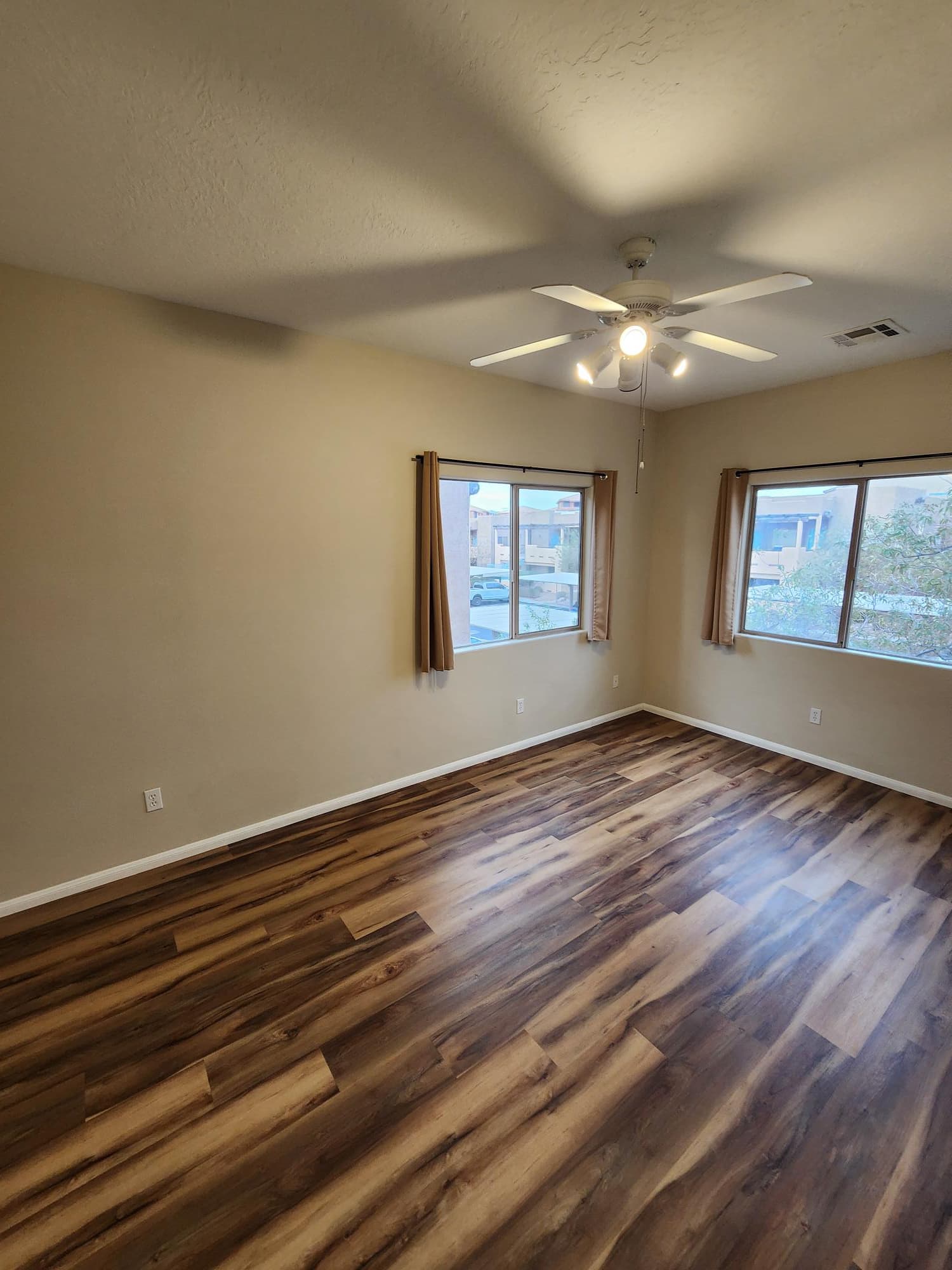 Guest Bedroom 1.jpg