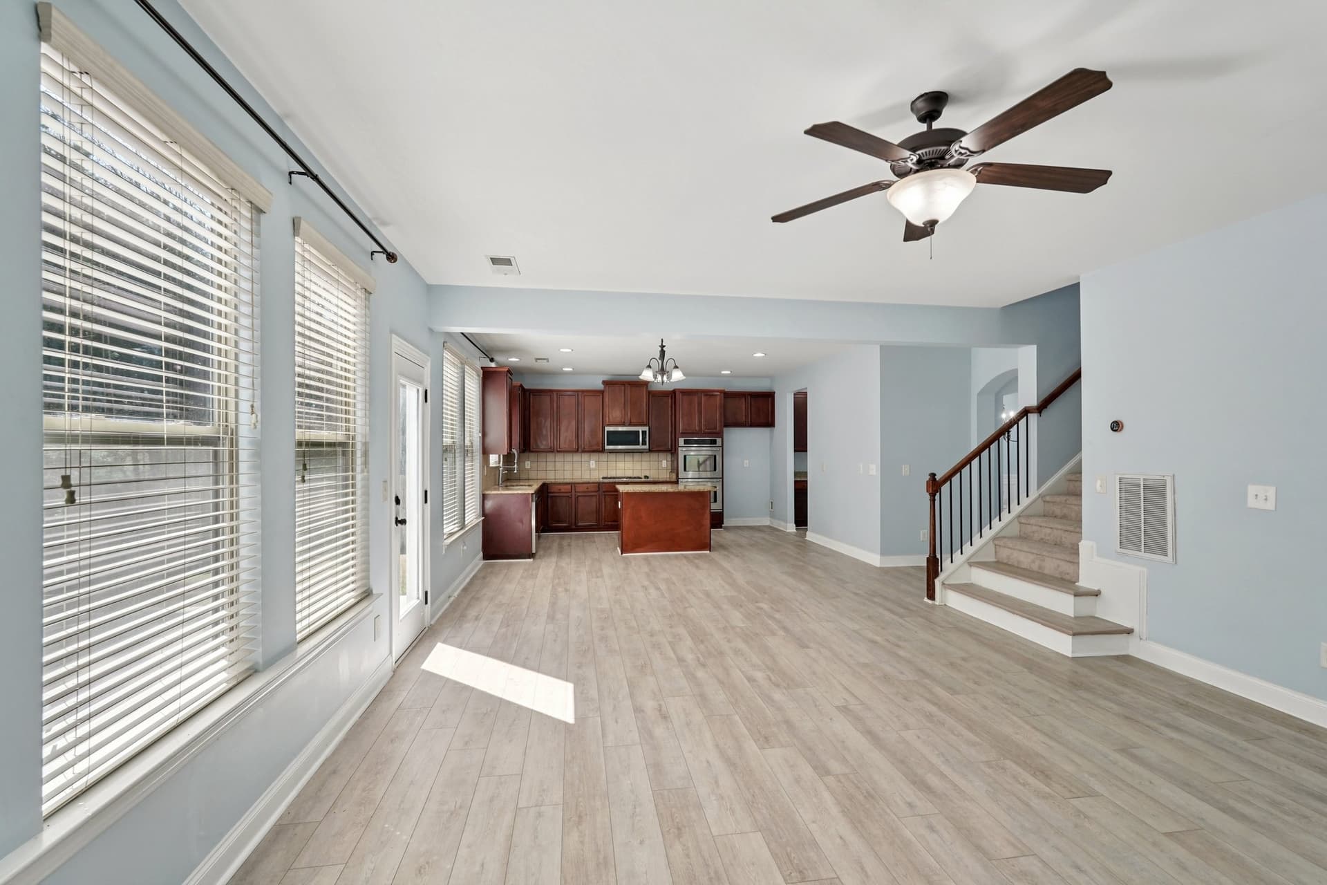 9-web-or-mls-Breckinridge Ln-S2503-009.jpg
