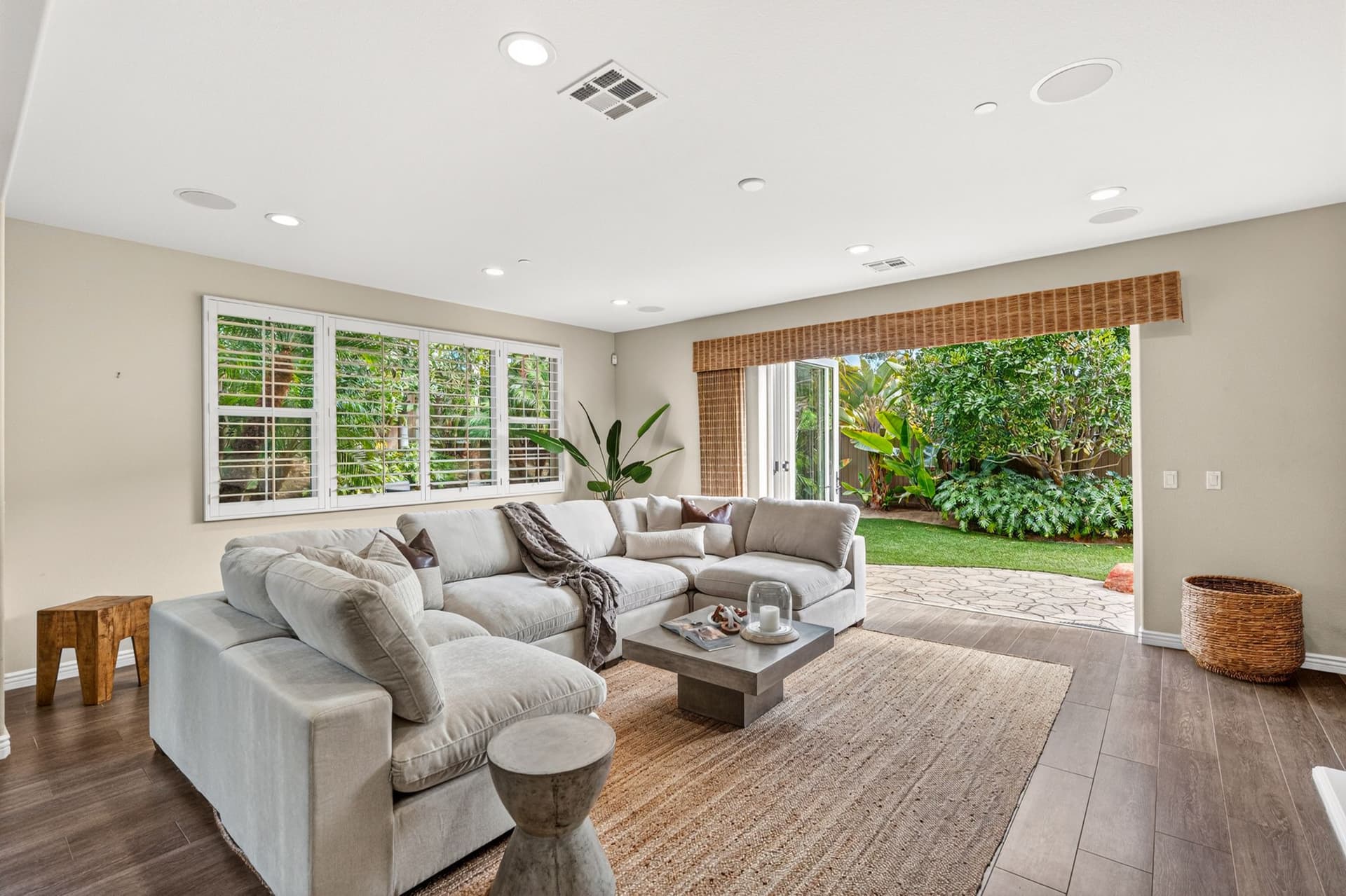 A9M_051_817 Dolphin Cir.jpg