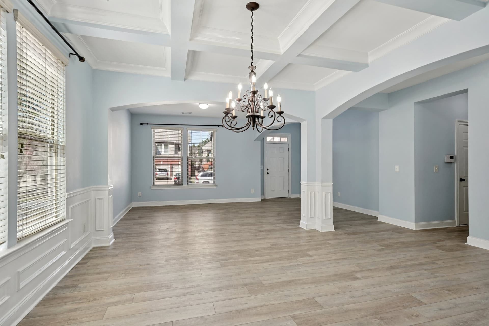 28-web-or-mls-Breckinridge Ln-S2503-028.jpg