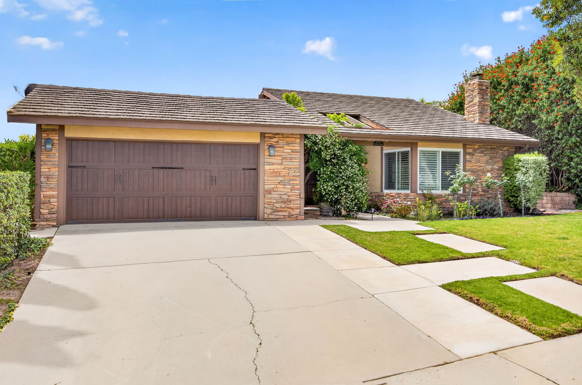 2-web-or-mls-Upmarket_Media-2247West004.jpg