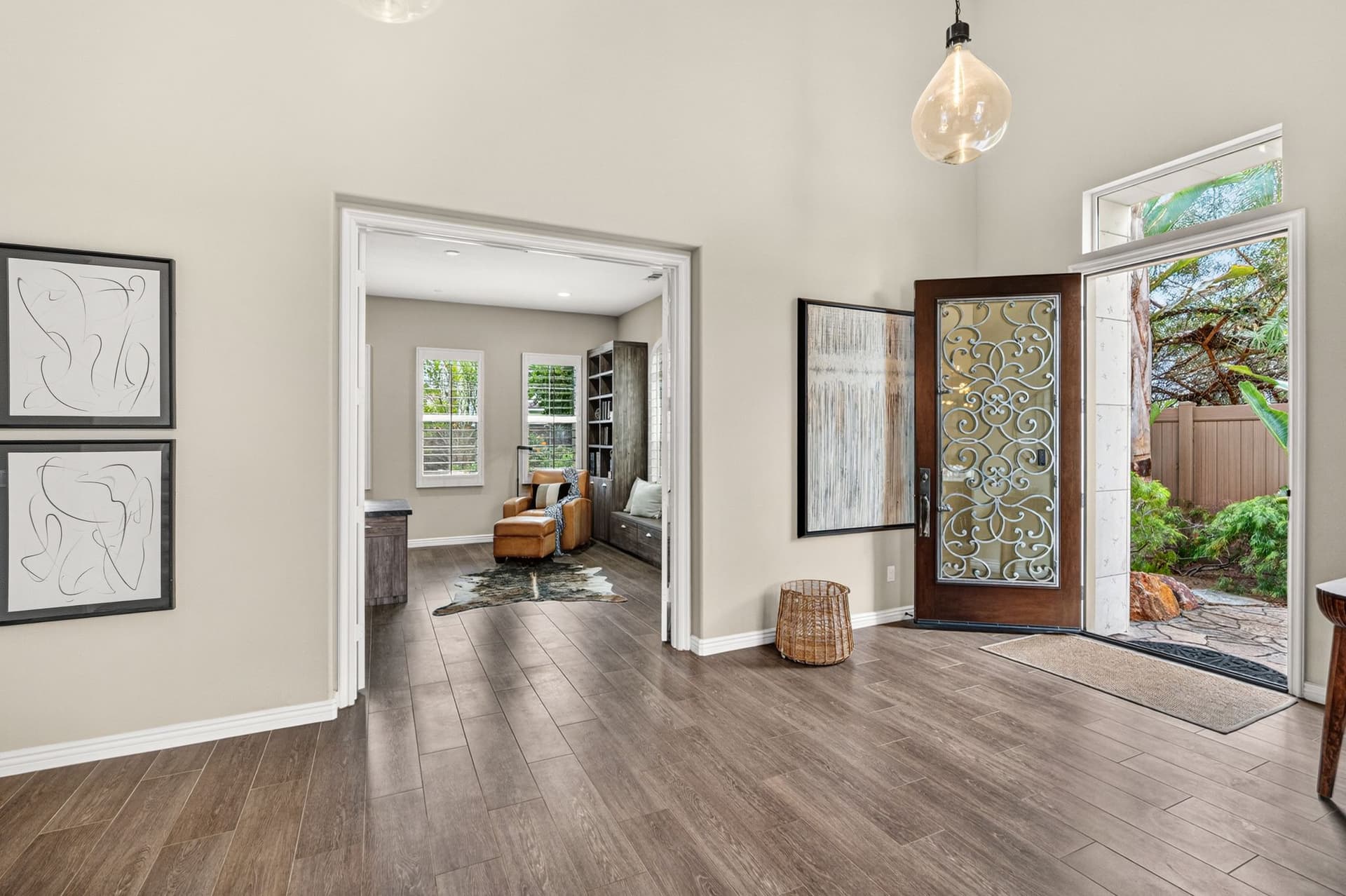 A9M_040_817 Dolphin Cir.jpg
