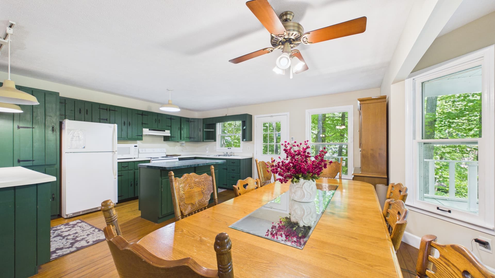 008_DINING AND KITCHEN AREA.jpg