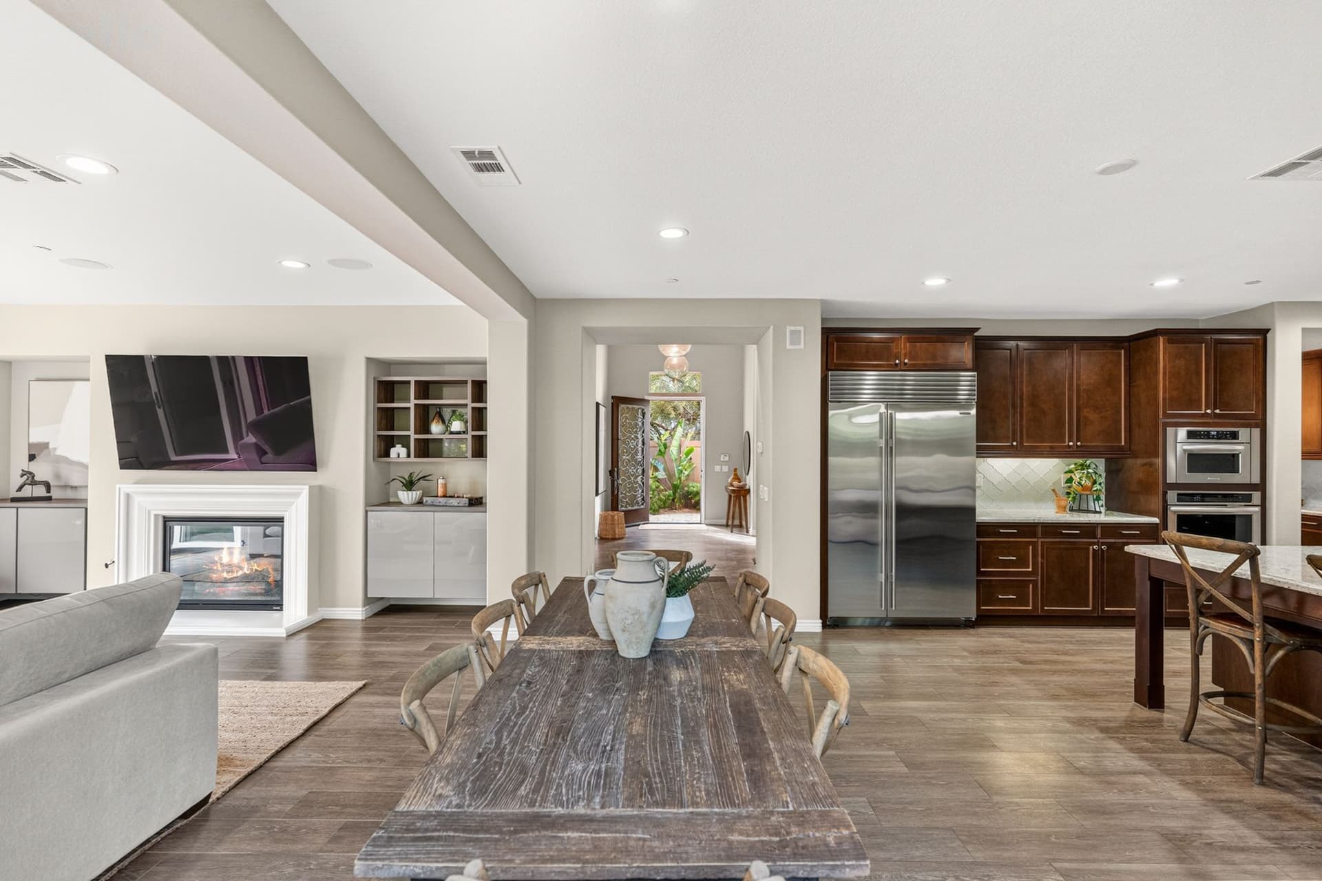 A9M_043_817 Dolphin Cir.jpg