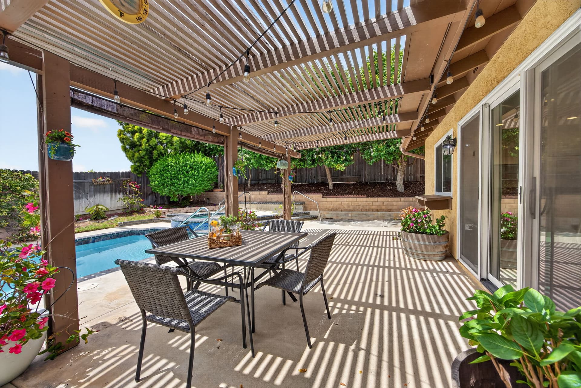 51-web-or-mls-Upmarket_Media-2247West151.jpg