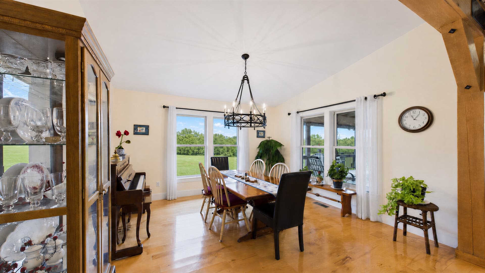 010_Dining Room.jpg