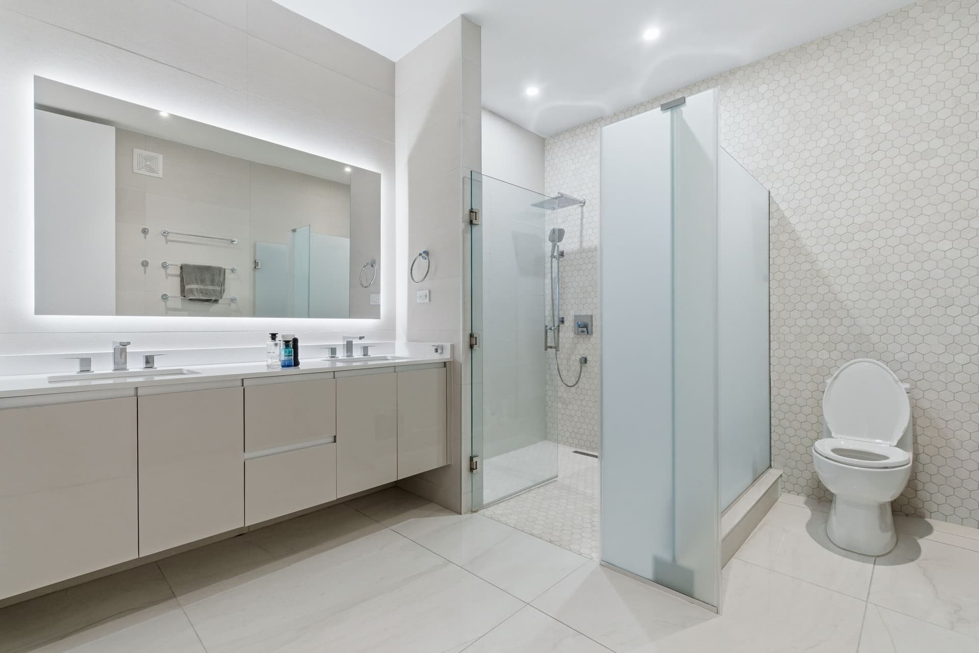 Master Bathroom.jpg