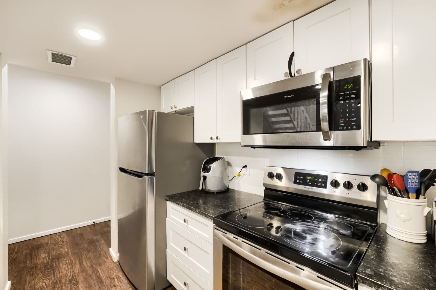 23551 Genesee Village Road H - Web Quality - 006 - 06 Kitchen.jpg