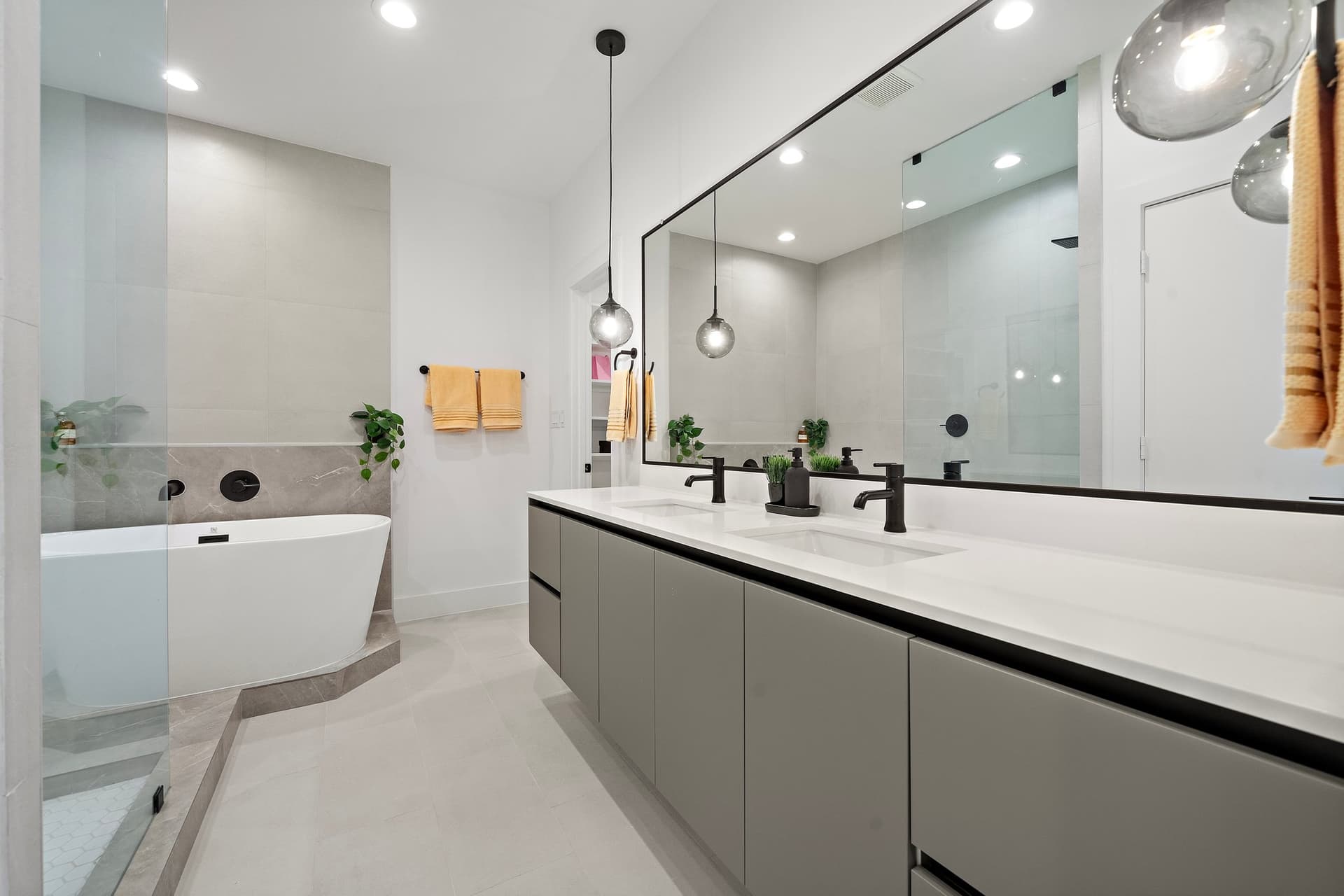 33-web-or-mls-4211 Crawford St HDR - 357.jpg