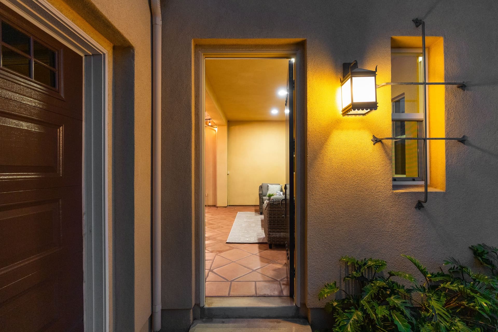 A9M_005_817 Dolphin Cir.jpg
