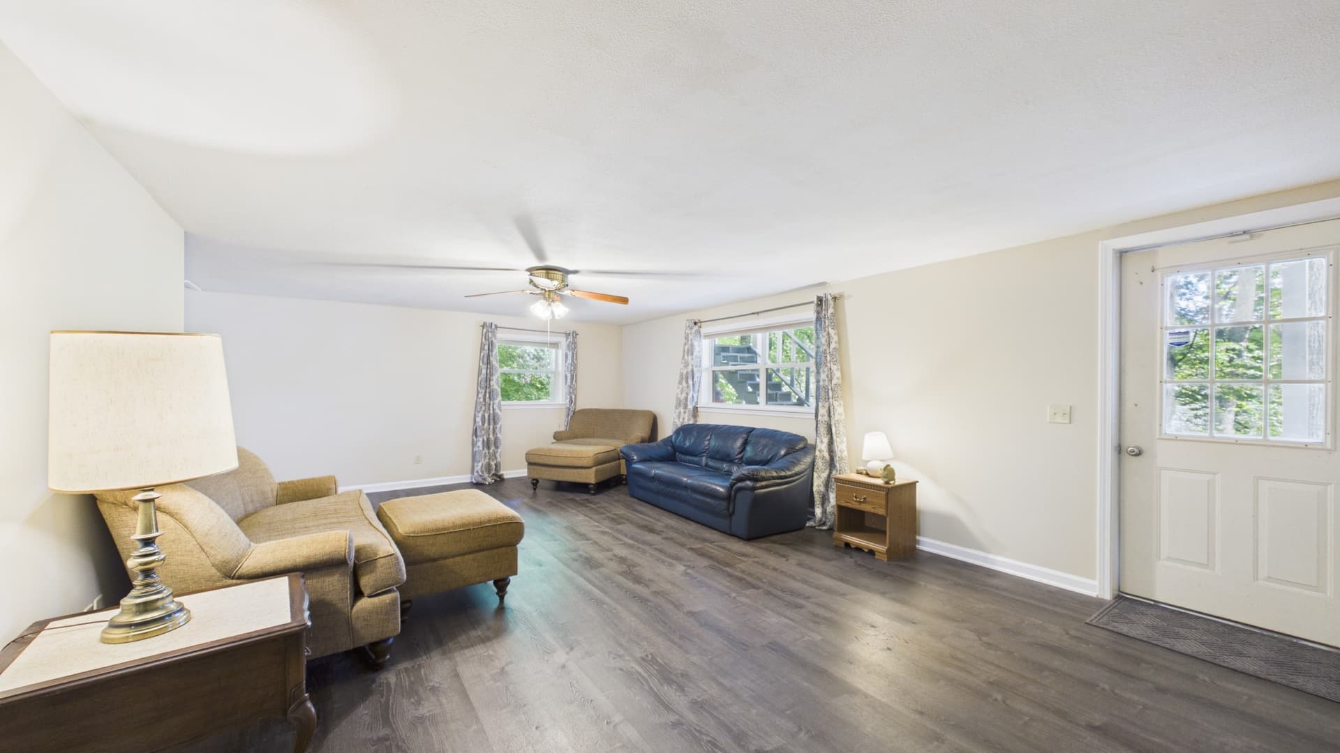 027_Family Room 1.jpg