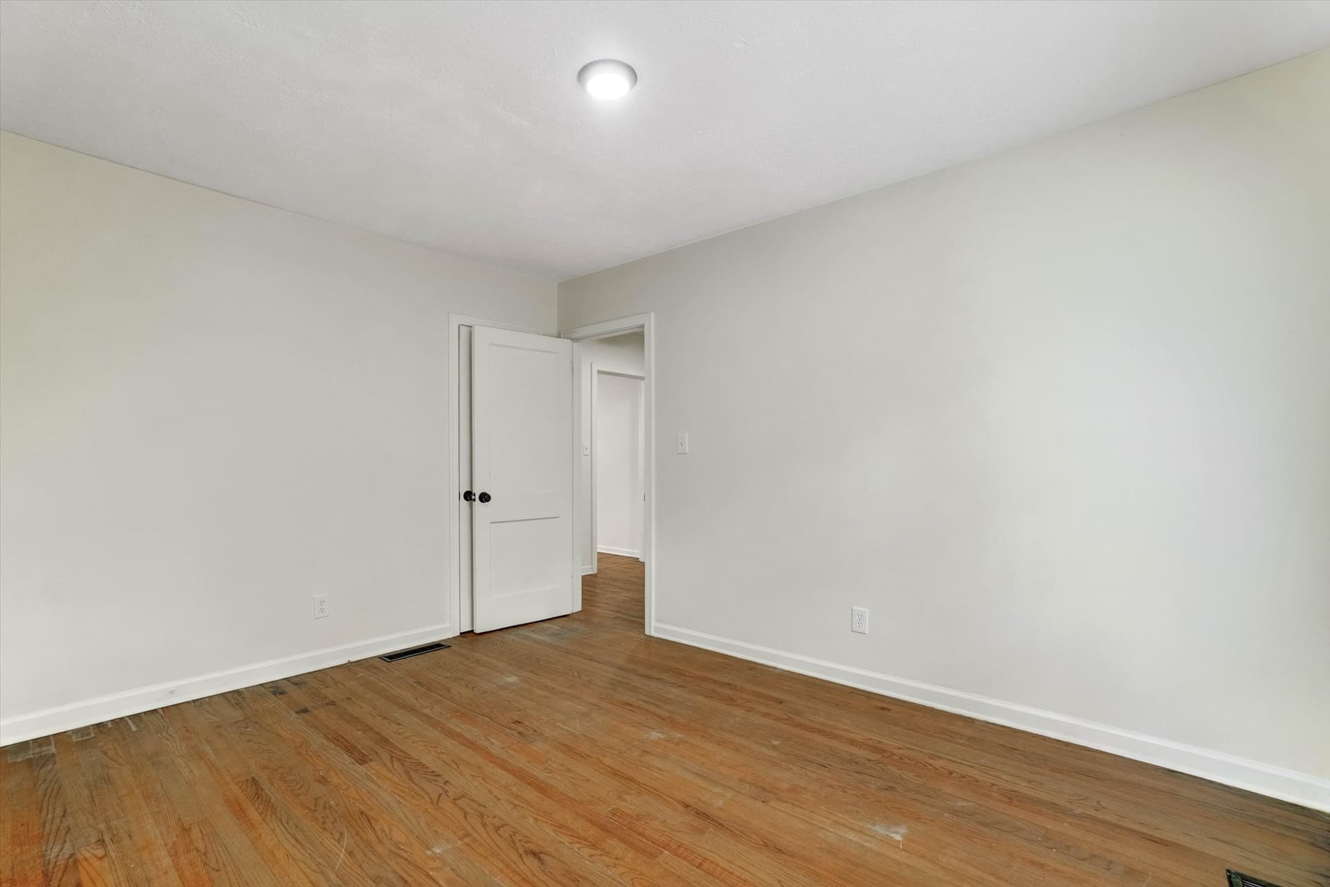 17-788 Richard Street NE-17.jpg