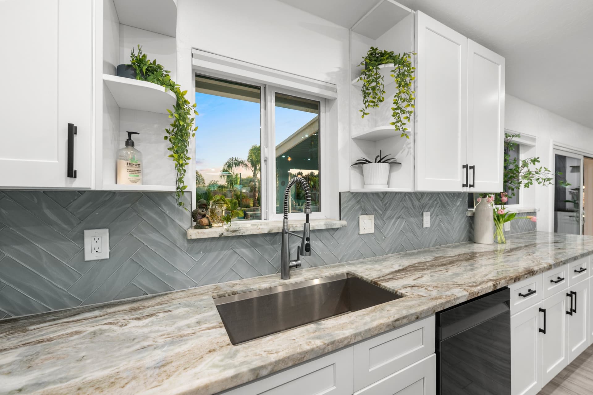 028-Kitchen.jpg