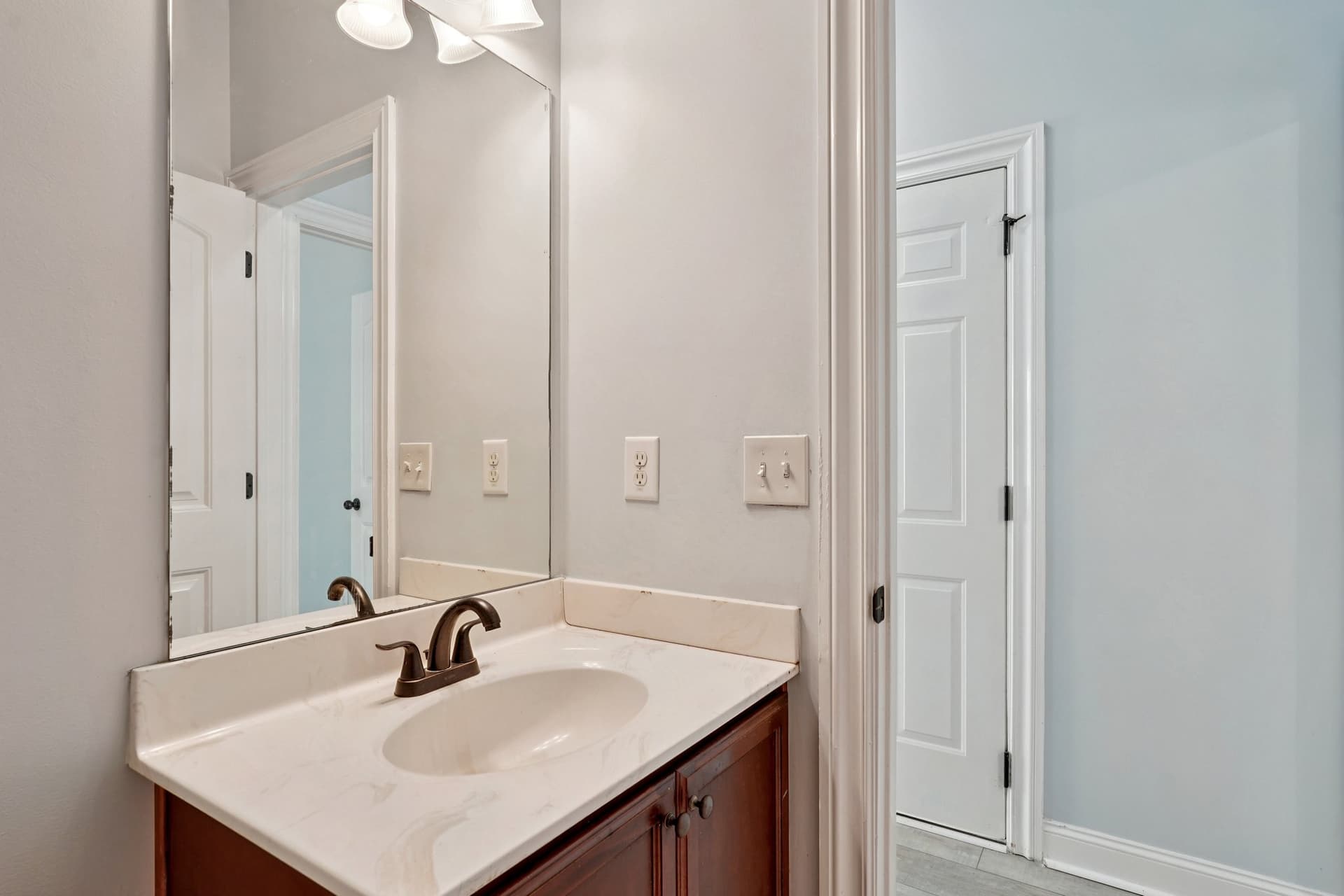 31-web-or-mls-Breckinridge Ln-S2503-031.jpg
