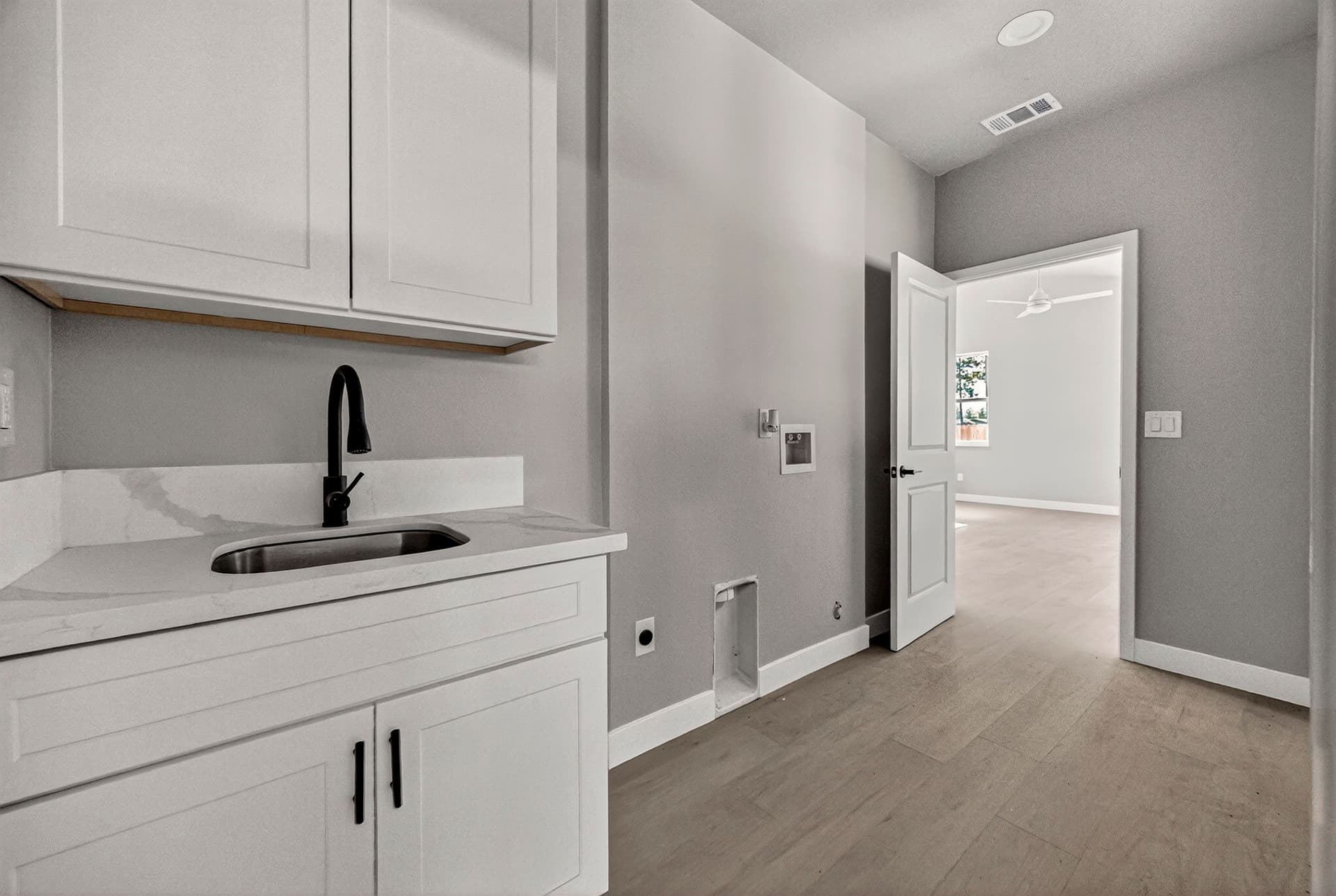 14205 Norwich Cir - 029 (Photos).jpg