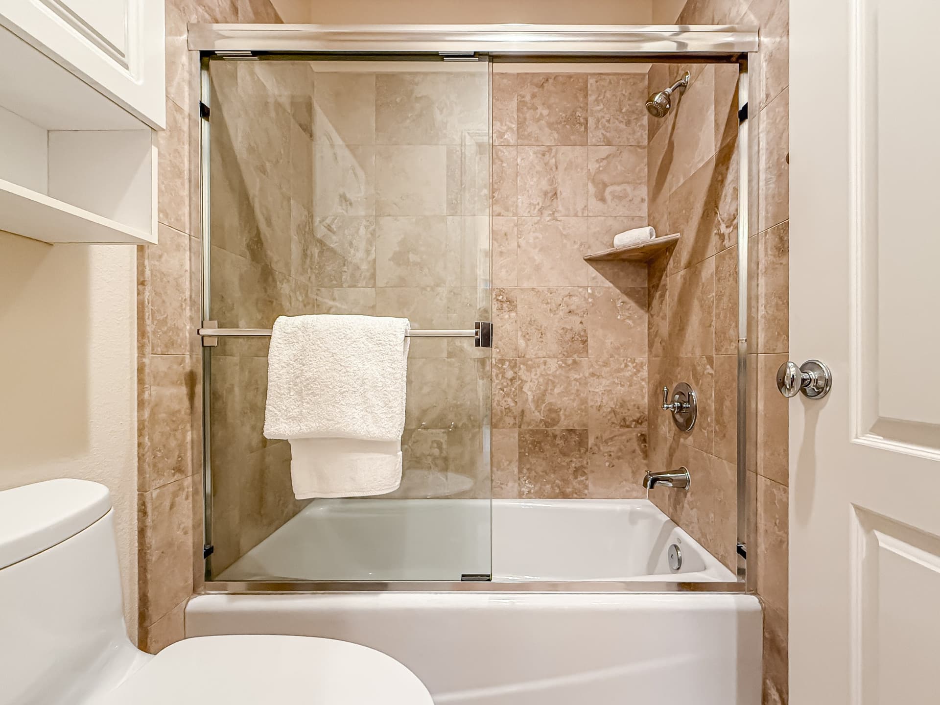 hHall Bath4.jpg